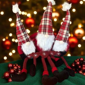 Nwt sleigh hill 3 Christmas red Plaid Gnome Shelf Sitters with heart garland